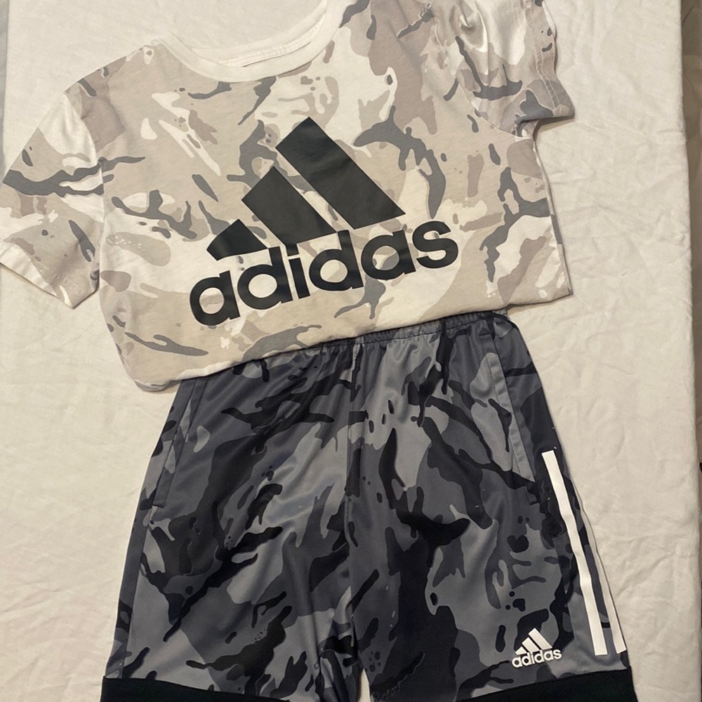 Adidas boys size S (7) set! Camo top w/ matching shorts.